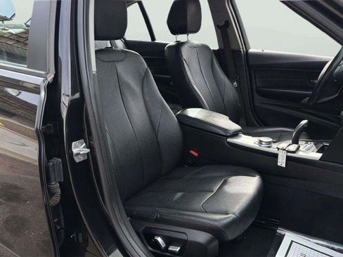 Used 2017 BMW 320i xDrive Sedan image 14