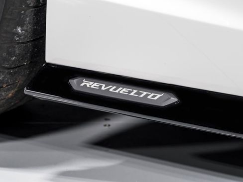 Used 2025 Lamborghini Revuelto image 49