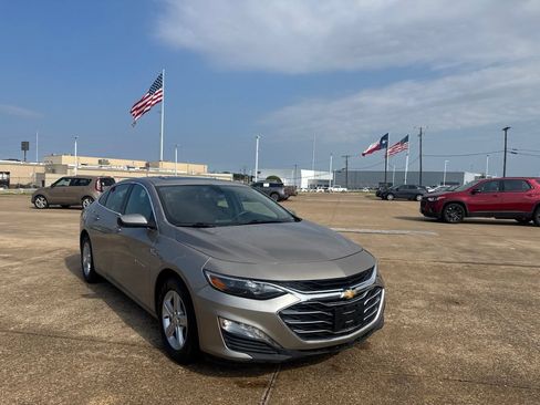 Used 2022 Chevrolet Malibu LT FWD image 1