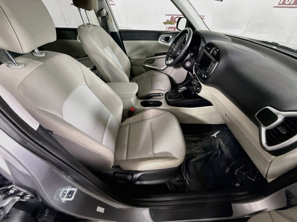 Used 2023 Kia Soul LX w/ LX Technology Package FWD image 29