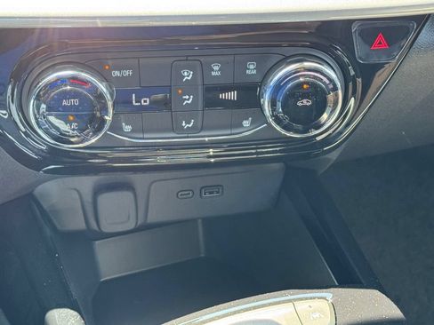 New 2026 Chevrolet Trax LT w/ Midnight Edition FWD image 18