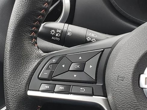 Used 2021 Nissan Versa SR image 21