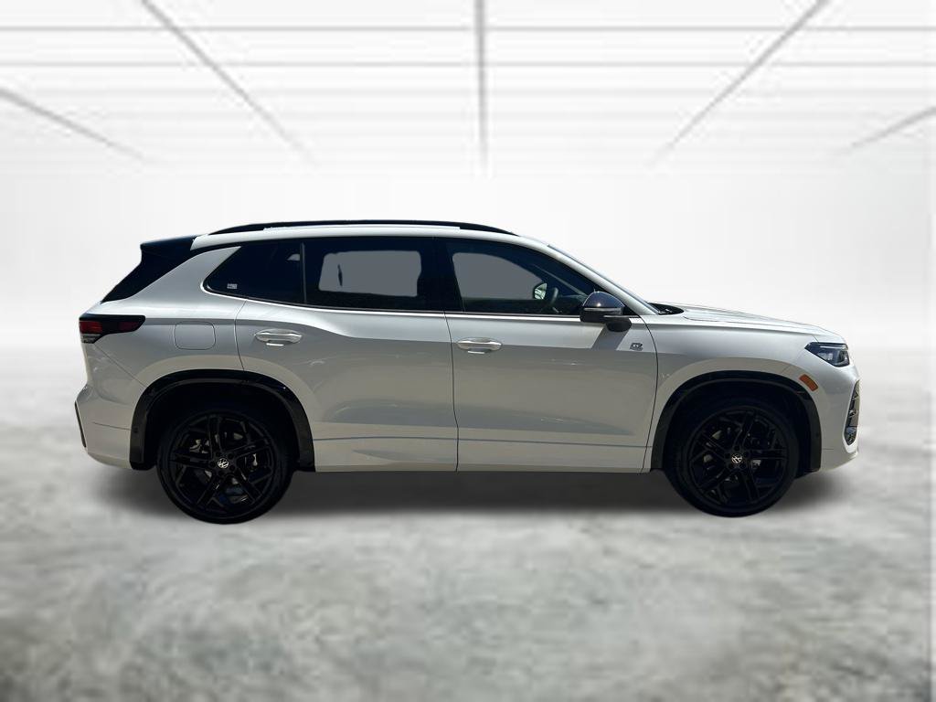 New 2026 Volkswagen Tiguan SE R-Line FWD image 7