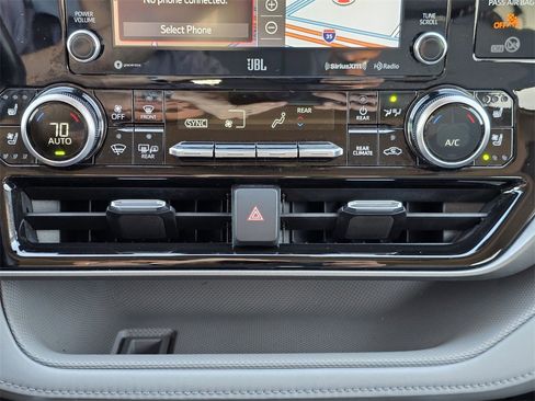 Used 2021 Toyota Highlander Limited image 15