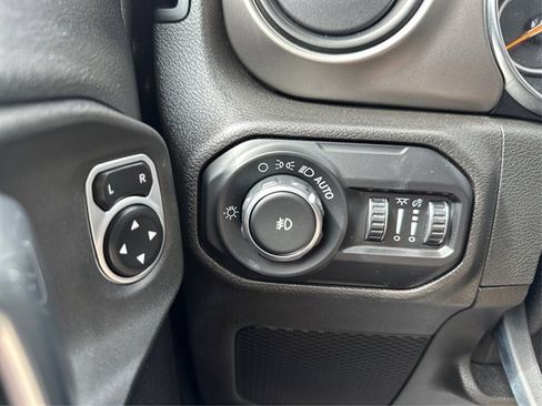 Used 2019 Jeep Wrangler Unlimited Sport S AWD/4WD image 27