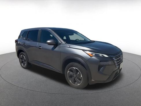 Used 2024 Nissan Rogue SV FWD image 2