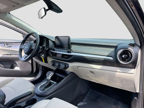 Used 2022 Kia Forte LXS FWD image 5