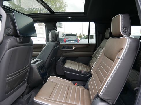 New 2026 GMC Yukon XL Denali Ultimate AWD/4WD image 7