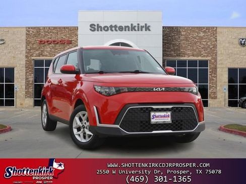 Used 2024 Kia Soul LX w/ Option Group 015 FWD image 1