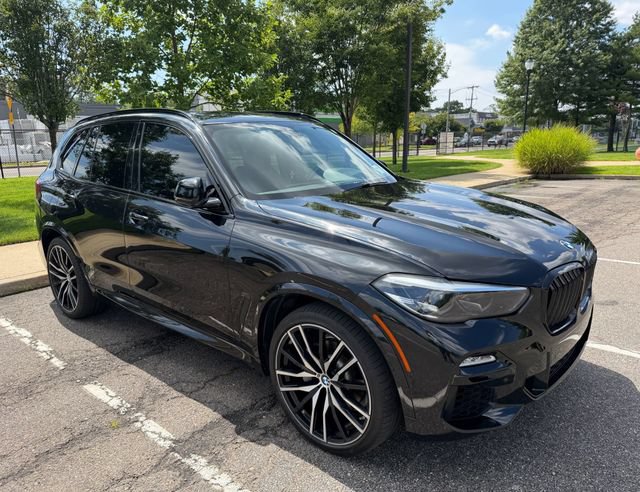 Used 2019 BMW X5 xDrive40i w/ M Sport Package AWD/4WD image 2