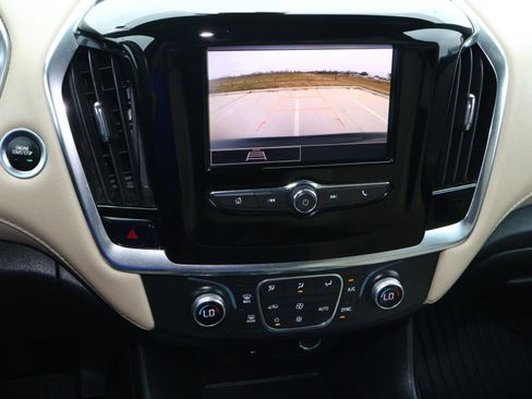 Used 2023 Chevrolet Traverse LS image 26