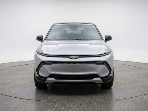 Used 2025 Chevrolet Equinox LT image 2