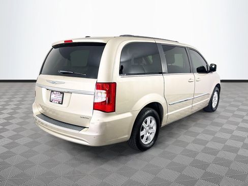 Used 2012 Chrysler Town & Country Touring w/ Entertainment Group #1 FWD image 7