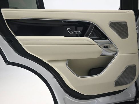 Used 2025 Land Rover Range Rover Long Wheelbase Autobiography image 27