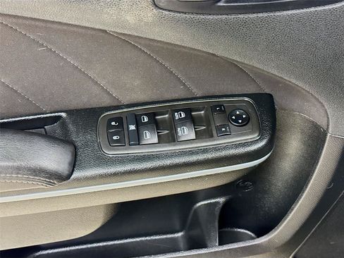 Used 2022 Dodge Charger SXT RWD image 18