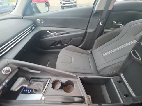 Used 2024 Hyundai Elantra SE FWD image 22