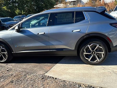 New 2026 Chevrolet Equinox EV LT image 8