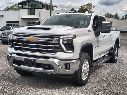 Used 2025 Chevrolet Silverado 2500 LTZ w/ LTZ Premium Package AWD/4WD image 4
