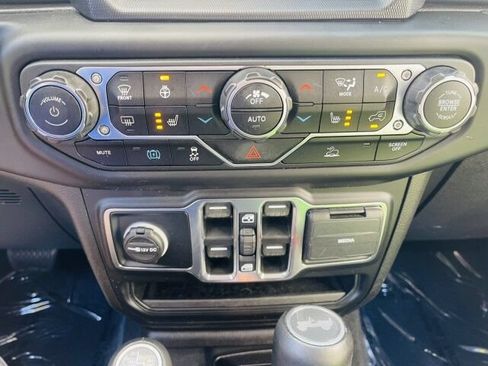 Used 2022 Jeep Wrangler Unlimited Sahara w/ Cold Weather Group AWD/4WD image 33
