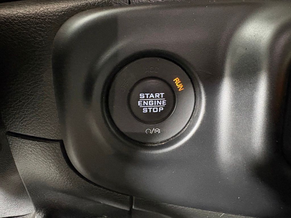 Used 2020 Jeep Gladiator Mojave AWD/4WD image 25