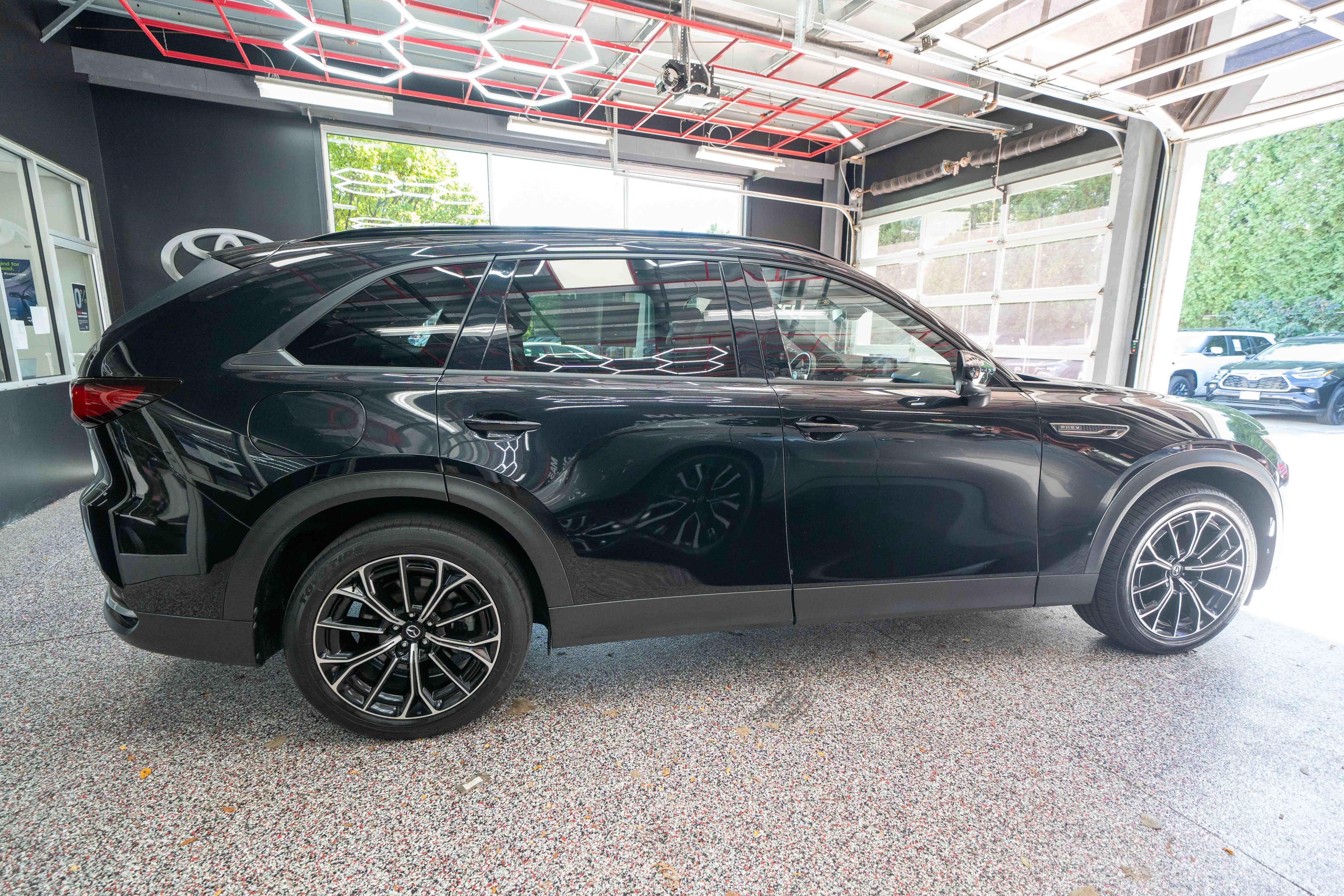 Used 2025 MAZDA CX-70 Plug-In Hybrid w/ Premium Plus AWD/4WD image 4
