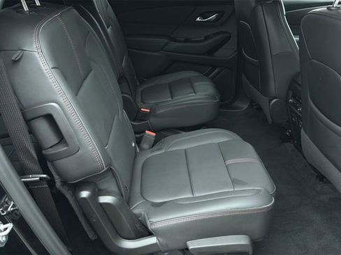 Used 2023 Chevrolet Traverse RS FWD image 36
