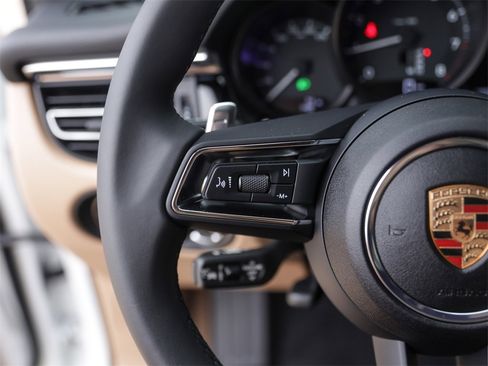 Used 2025 Porsche Macan image 20