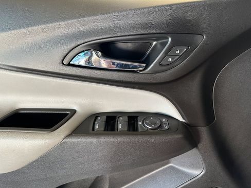 Used 2021 Chevrolet Equinox LS AWD/4WD image 19
