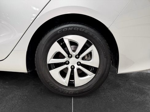 Used 2022 Toyota Prius Prime XLE FWD image 30