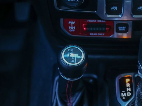 Used 2020 Jeep Wrangler Rubicon w/ LED Lighting Group image 38