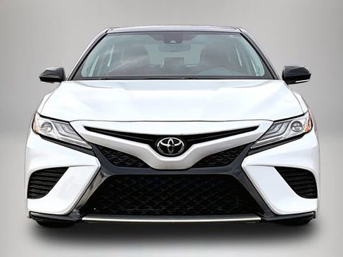 Used 2020 Toyota Camry XSE image 3