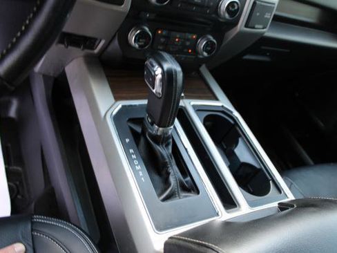 Used 2015 Ford F150 Lariat w/ Equipment Group 502A Luxury AWD/4WD image 17