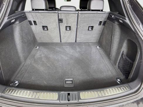 Certified 2025 Porsche Macan AWD/4WD image 30