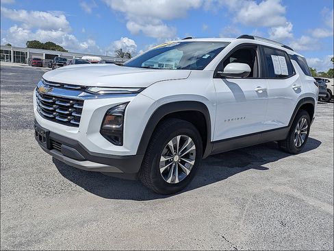 Used 2025 Chevrolet Equinox LT w/ Convenience Package II FWD image 5