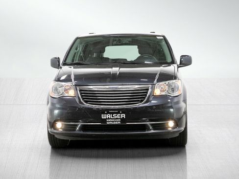 Used 2013 Chrysler Town & Country Touring FWD image 8
