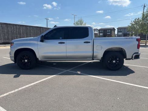 Used 2022 Chevrolet Silverado 1500 Custom image 2