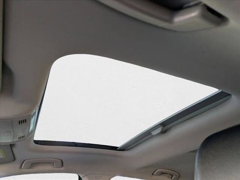Used 2019 Volkswagen Jetta SE w/ Cold Weather Package image 17