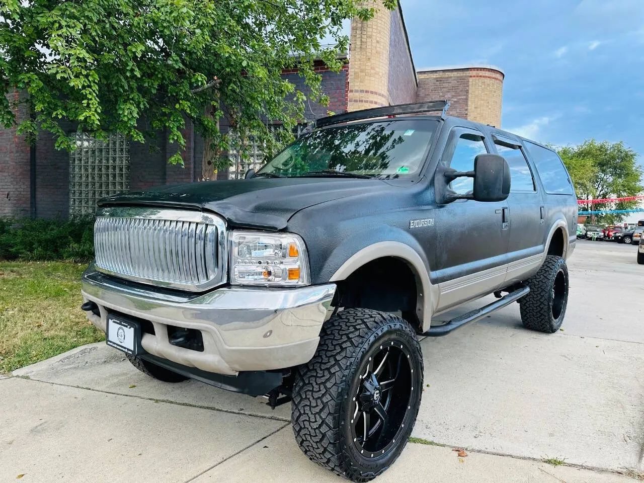 Used 2000 Ford Excursion Limited AWD/4WD image 2
