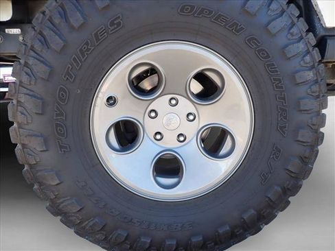 Used 2017 Jeep Wrangler Unlimited Sahara AWD/4WD image 7