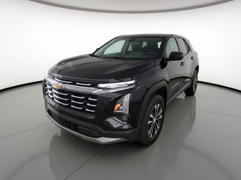 Used 2025 Chevrolet Equinox LT image 3