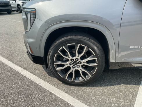 Used 2026 GMC Acadia Denali Ultimate FWD image 8