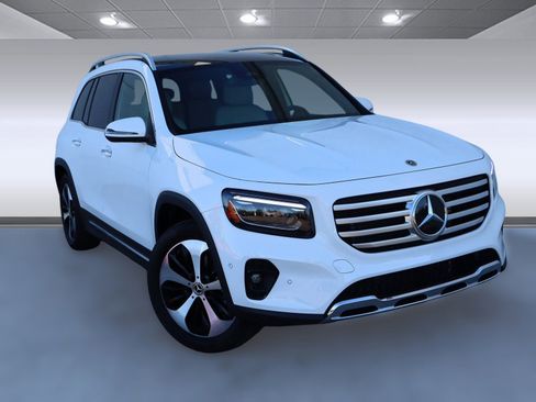 Used 2025 Mercedes-Benz GLB 250 image 2