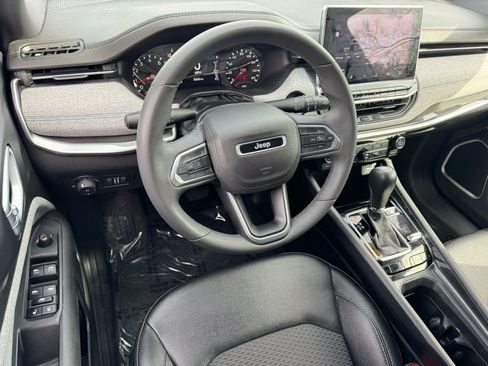 Used 2024 Jeep Compass Latitude image 24