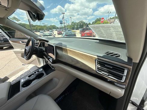 Used 2025 Volkswagen Atlas SE AWD/4WD image 27