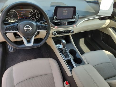 Used 2025 Nissan Altima 2.5 SV FWD image 7