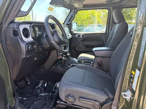 Used 2024 Jeep Wrangler Unlimited AWD/4WD image 13