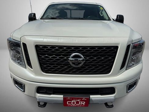 Used 2018 Nissan Titan PRO-4X w/ Pro-4x Convenience Package AWD/4WD image 9