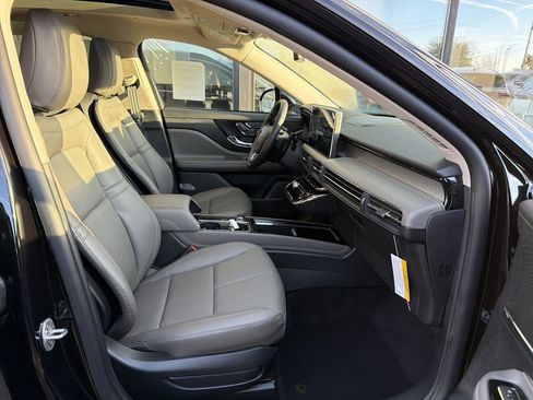 New 2026 Lincoln Corsair Premiere image 7