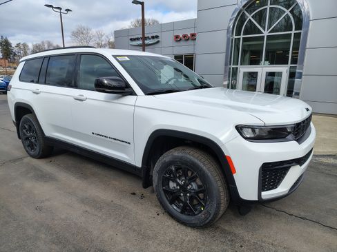 New 2026 Jeep Grand Cherokee L 4WD image 2