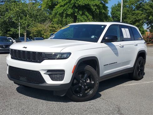 Used 2024 Jeep Grand Cherokee Altitude image 33